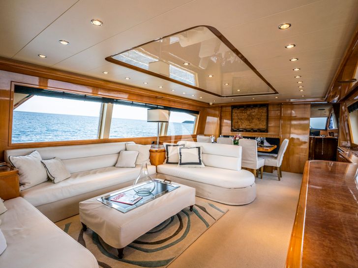 GEORG I Falcon 86 - interior GEORG I Falcon 86 - interior