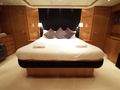 GEORG I Falcon 86 - master cabin bed GEORG I Falcon 86 - master cabin bed
