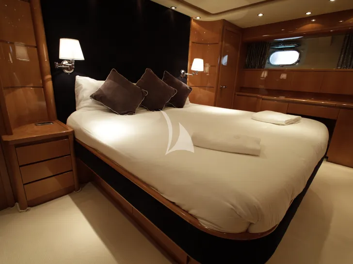 GEORG I Falcon 86 - master cabin GEORG I Falcon 86 - master cabin