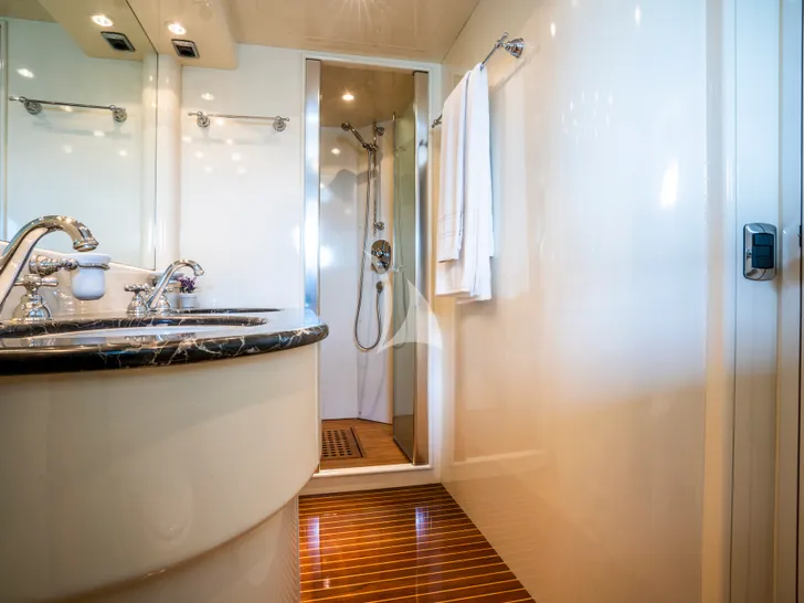 GEORG I Falcon 86 - second bathroom GEORG I Falcon 86 - second bathroom