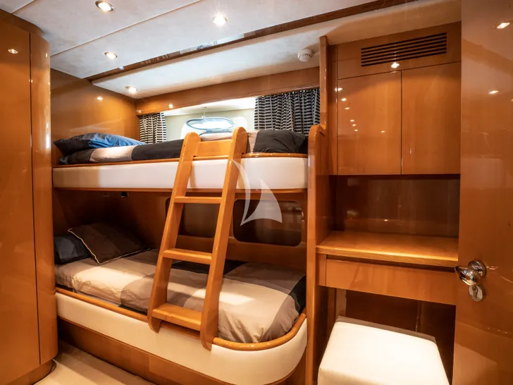 GEORG I Falcon 86 - twin cabin 2 bunk style GEORG I Falcon 86 - twin cabin 2 bunk style
