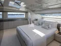 GEORGE FIVE Sanlorenzo SL96 - master cabin bed GEORGE FIVE Sanlorenzo SL96 - master cabin bed