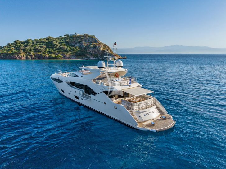 GEORGE P Sunseeker 115 Sport Yacht - anchored aft view GEORGE P Sunseeker 115 Sport Yacht - anchored aft view