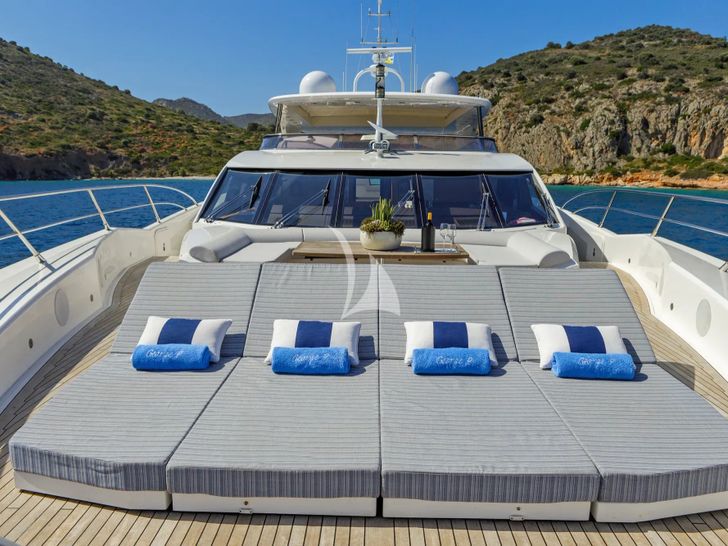 GEORGE P Sunseeker 115 Sport Yacht - foredeck cushioned bronzing area GEORGE P Sunseeker 115 Sport Yacht - foredeck cushioned bronzing area