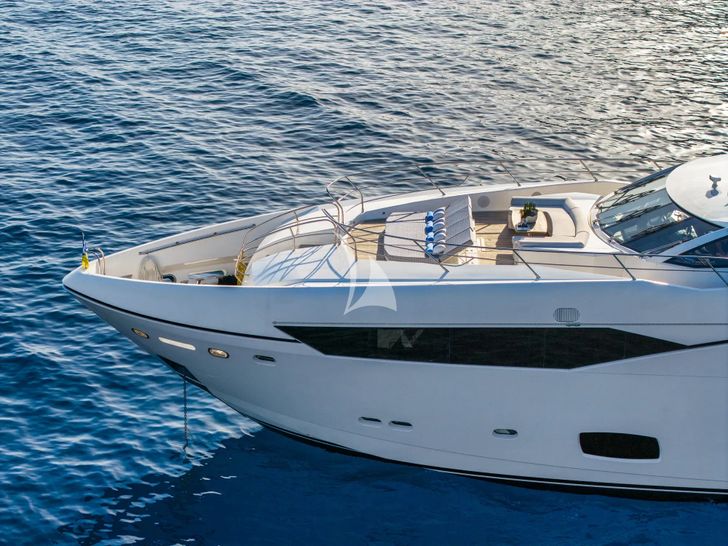 GEORGE P Sunseeker 115 Sport Yacht - foredeck GEORGE P Sunseeker 115 Sport Yacht - foredeck
