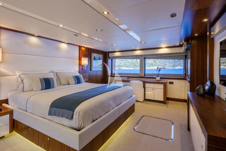 Charter Yacht GEORGE P - Sunseeker 115 Sport Yacht - 5 Cabins - Athens - Mykonos - Paros - Cyclades - Greece