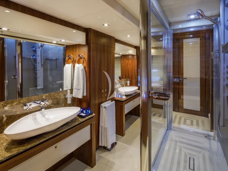 GEORGE P Sunseeker 115 Sport Yacht - master cabin lavatory and shower GEORGE P Sunseeker 115 Sport Yacht - master cabin lavatory and shower