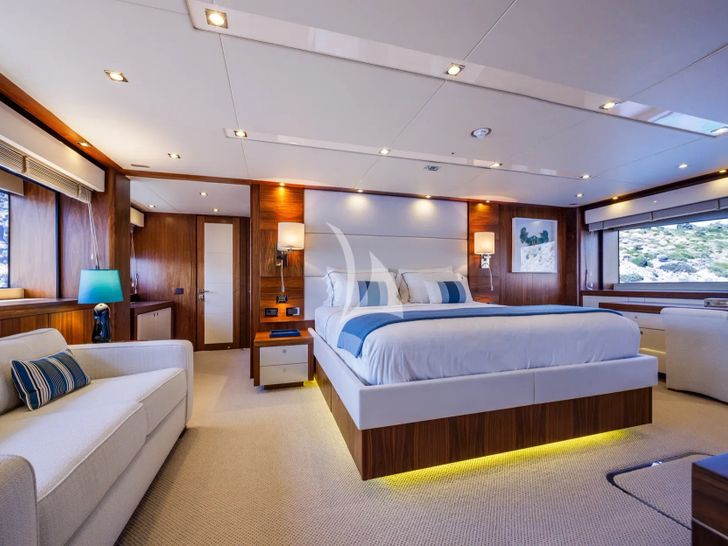 GEORGE P Sunseeker 115 Sport Yacht - master cabin GEORGE P Sunseeker 115 Sport Yacht - master cabin