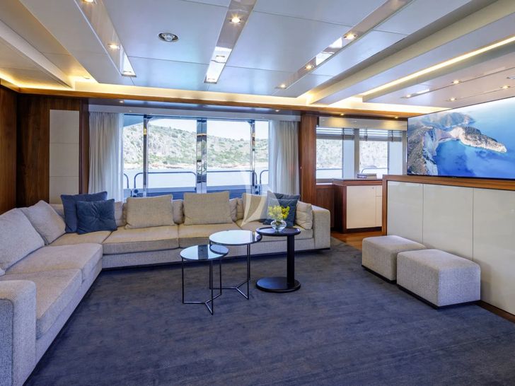 GEORGE P Sunseeker 115 Sport Yacht - saloon seating and TV GEORGE P Sunseeker 115 Sport Yacht - saloon seating and TV