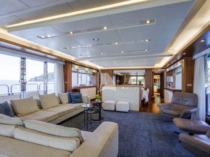 GEORGE P Sunseeker 115 Sport Yacht - saloon GEORGE P Sunseeker 115 Sport Yacht - saloon