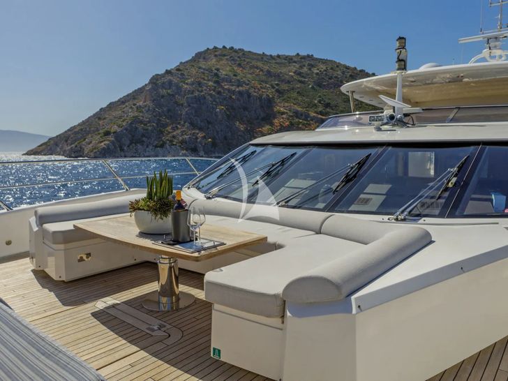 GEORGE P Sunseeker 115 Sport Yacht - wine on the foredeck lounge GEORGE P Sunseeker 115 Sport Yacht - wine on the foredeck lounge