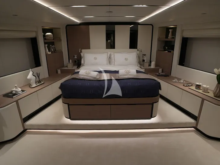 GEULUNEL Gulf Craft Majesty 120 - VIP cabin 1 GEULUNEL Gulf Craft Majesty 120 - VIP cabin 1