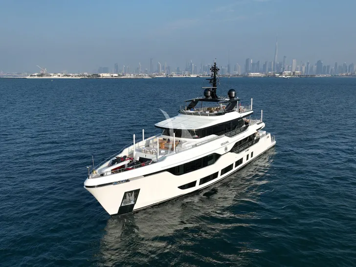 GEULUNEL Gulf Craft Majesty 120 - anchored GEULUNEL Gulf Craft Majesty 120 - anchored