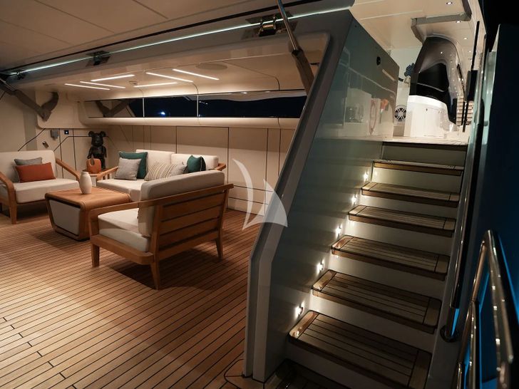GEULUNEL Gulf Craft Majesty 120 - beach club GEULUNEL Gulf Craft Majesty 120 - beach club