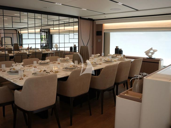 GEULUNEL Gulf Craft Majesty 120 - main dining area GEULUNEL Gulf Craft Majesty 120 - main dining area