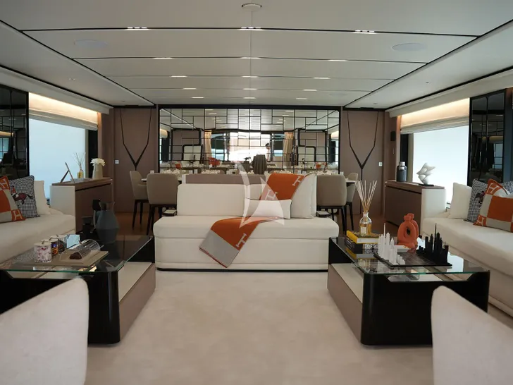 GEULUNEL Gulf Craft Majesty 120 - main saloon GEULUNEL Gulf Craft Majesty 120 - main saloon