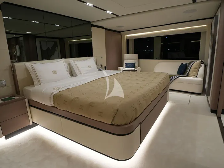 GEULUNEL Gulf Craft Majesty 120 - master cabin GEULUNEL Gulf Craft Majesty 120 - master cabin