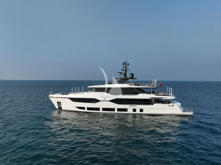 GEULUNEL Gulf Craft Majesty 120 - profile GEULUNEL Gulf Craft Majesty 120 - profile