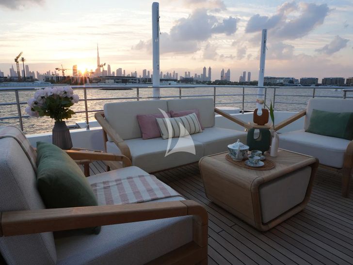 GEULUNEL Gulf Craft Majesty 120 - sky deck aft lounge GEULUNEL Gulf Craft Majesty 120 - sky deck aft lounge