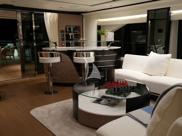 GEULUNEL Gulf Craft Majesty 120 - skylounge bar GEULUNEL Gulf Craft Majesty 120 - skylounge bar