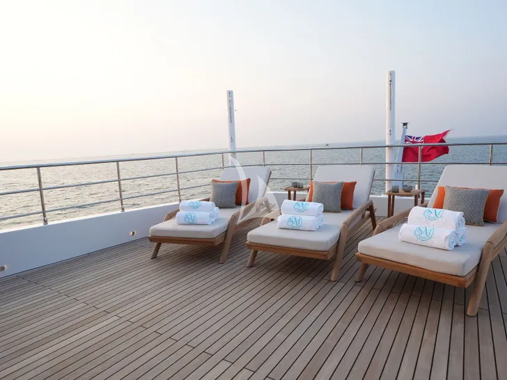 GEULUNEL Gulf Craft Majesty 120 - sundeck aft sun beds GEULUNEL Gulf Craft Majesty 120 - sundeck aft sun beds