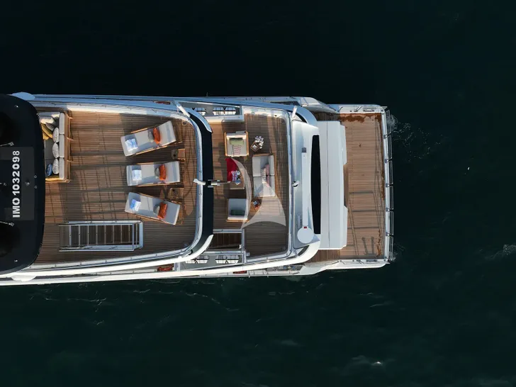 GEULUNEL Gulf Craft Majesty 120 - top aft shot GEULUNEL Gulf Craft Majesty 120 - top aft shot
