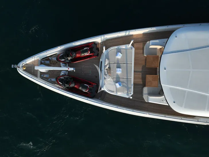 GEULUNEL Gulf Craft Majesty 120 - top foredeck shot GEULUNEL Gulf Craft Majesty 120 - top foredeck shot