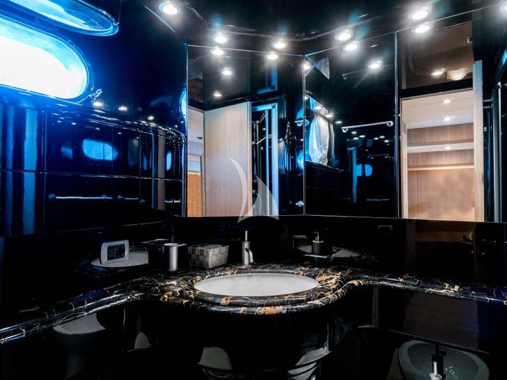 GIANPAOLA Maiora 70 master cabin bathrooom GIANPAOLA Maiora 70 master cabin bathrooom