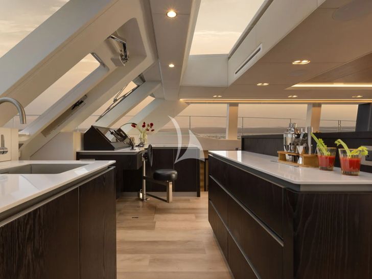 GIGI Sunreef 70 Power - galley and bar GIGI Sunreef 70 Power - galley and bar