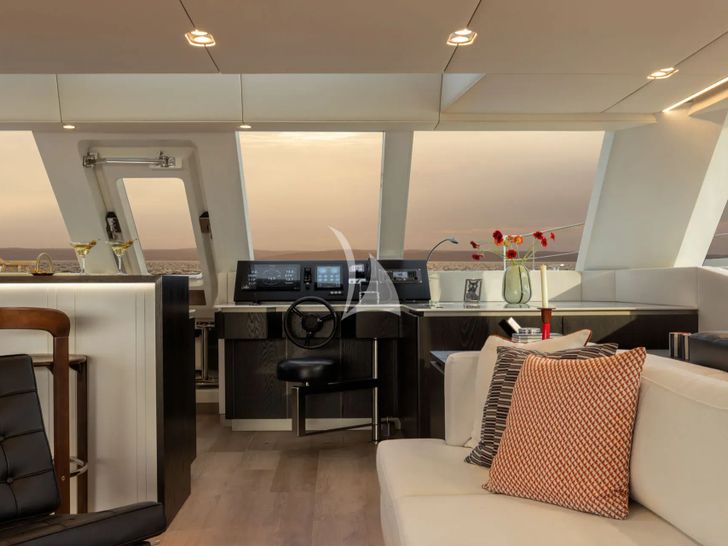 GIGI Sunreef 70 Power - navigation center GIGI Sunreef 70 Power - navigation center