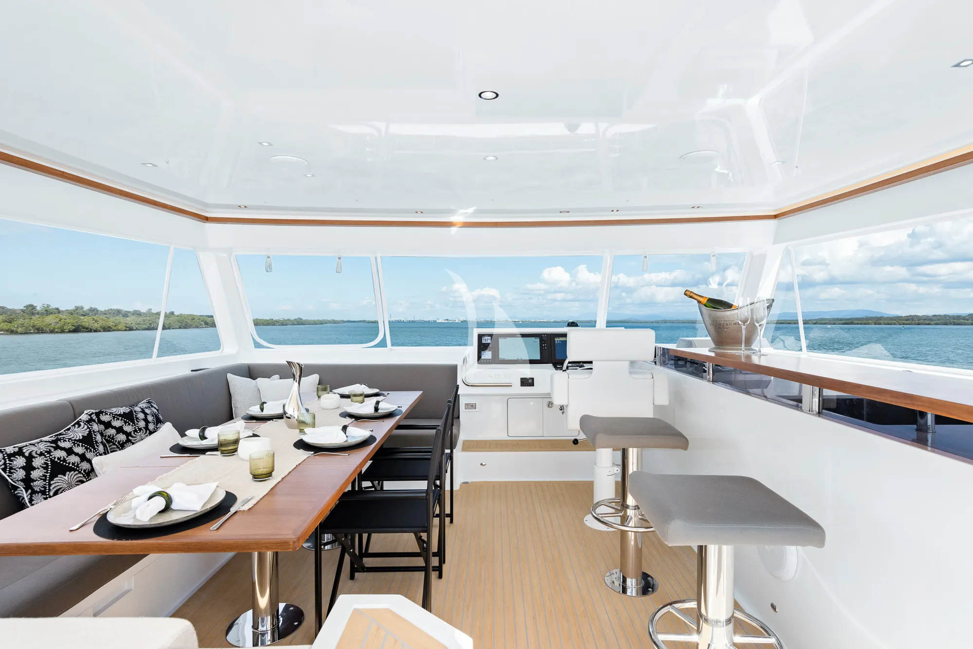 GINGER Iliad 62 - flybridge covered dining area and bar
