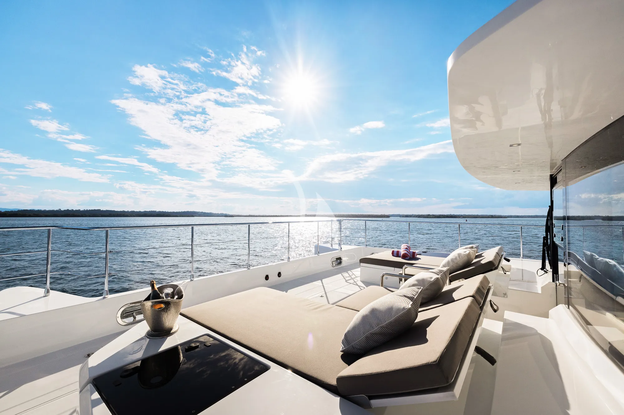 GINGER Iliad 62 - foredeck sunbathing lounge