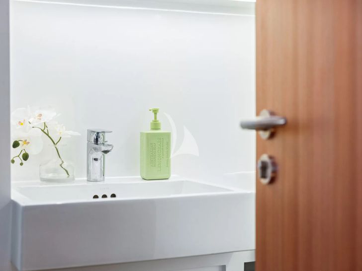 GINGER Iliad 62 - master cabin bathroom GINGER Iliad 62 - master cabin bathroom