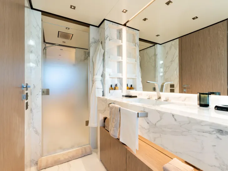 GIOIA Codecasa Vintage 43m - master cabin bathroom GIOIA Codecasa Vintage 43m - master cabin bathroom