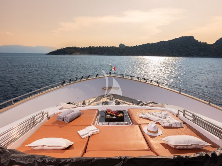 GIOE I Tecnomar 100 foredeck GIOE I Tecnomar 100 foredeck