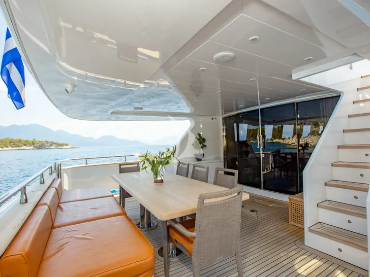 GIOE I Tecnomar Nadara 30 - aft deck GIOE I Tecnomar Nadara 30 - aft deck