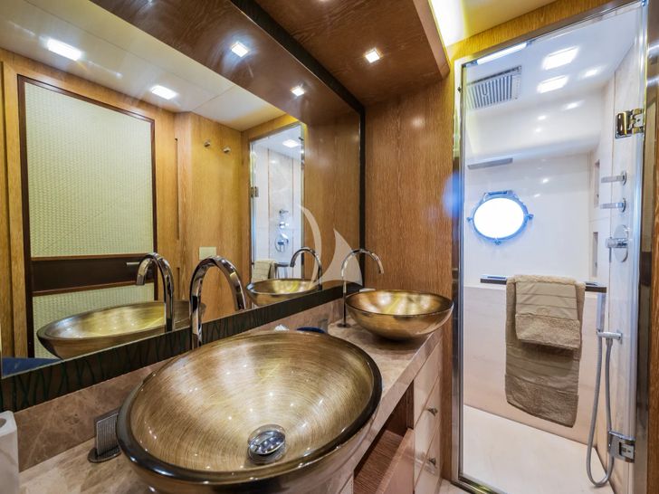 GIORGIO Monte Carlo 86 - VIP cabin bathroom GIORGIO Monte Carlo 86 - VIP cabin bathroom