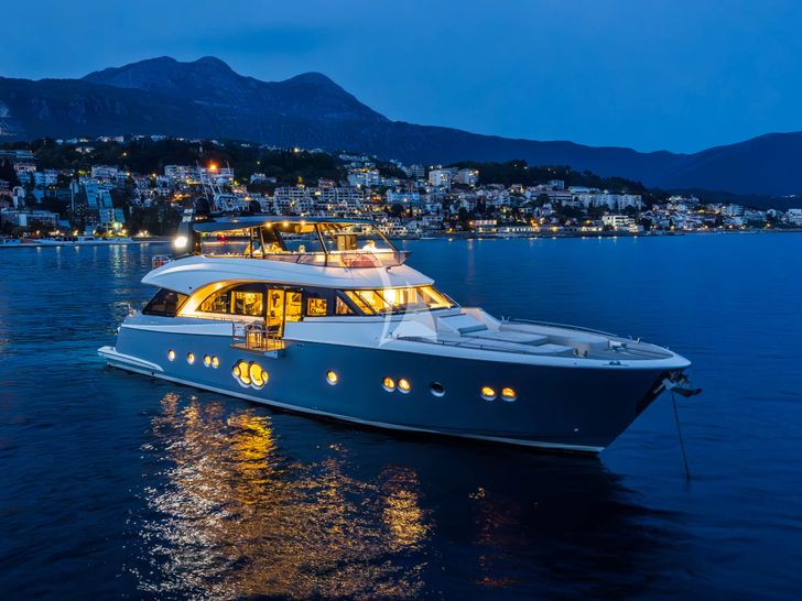 GIORGIO Monte Carlo 86 - anchored at night GIORGIO Monte Carlo 86 - anchored at night