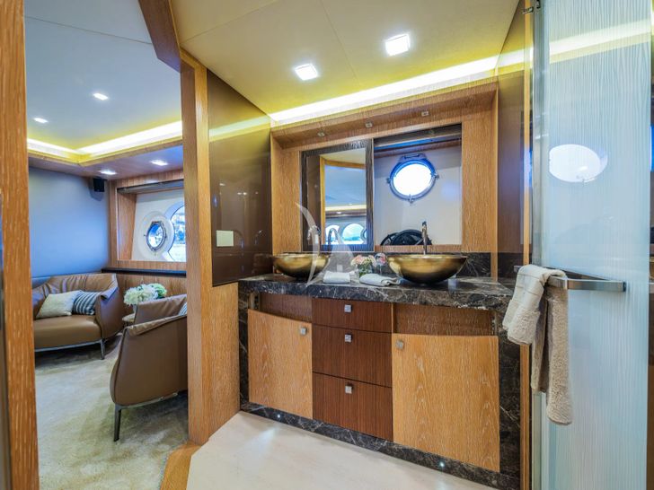 GIORGIO Monte Carlo 86 - master cabin bathroom GIORGIO Monte Carlo 86 - master cabin bathroom