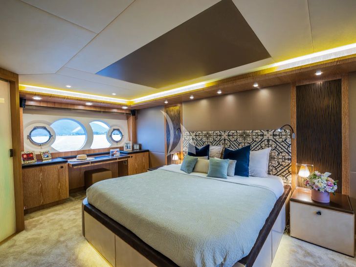 GIORGIO Monte Carlo 86 - master cabin GIORGIO Monte Carlo 86 - master cabin