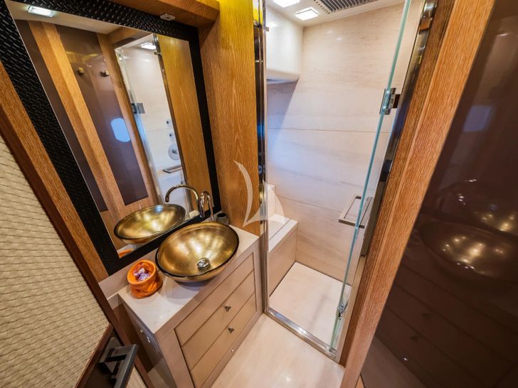 GIORGIO Monte Carlo 86 - twin cabin bathroom GIORGIO Monte Carlo 86 - twin cabin bathroom