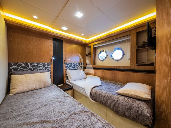 GIORGIO Monte Carlo 86 - twin cabin GIORGIO Monte Carlo 86 - twin cabin