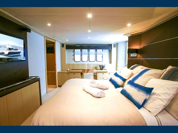 GITANA II Princess V78 master cabin bed with TV