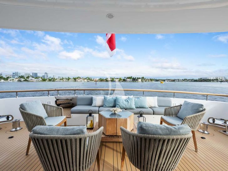 GLADIUS Cantieri di Pisa Akhir 38 - aft lounge GLADIUS Cantieri di Pisa Akhir 38 - aft lounge