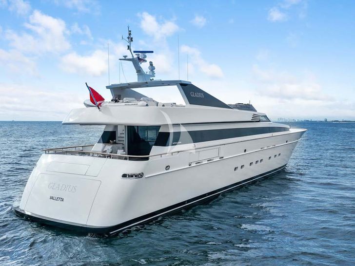 GLADIUS Cantieri di Pisa Akhir 38 - aft view GLADIUS Cantieri di Pisa Akhir 38 - aft view