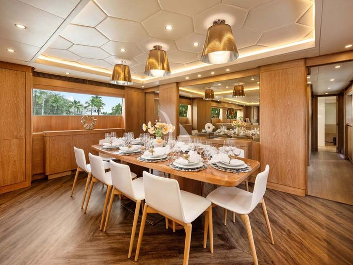 GLADIUS Cantieri di Pisa Akhir 38 - dining area wide shot GLADIUS Cantieri di Pisa Akhir 38 - dining area wide shot