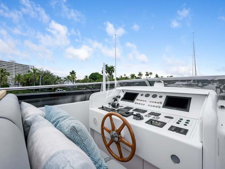 GLADIUS Cantieri di Pisa Akhir 38 - helm GLADIUS Cantieri di Pisa Akhir 38 - helm