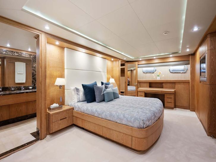 GLADIUS Cantieri di Pisa Akhir 38 - master cabin GLADIUS Cantieri di Pisa Akhir 38 - master cabin