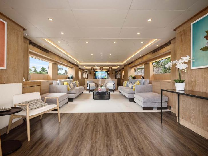 GLADIUS Cantieri di Pisa Akhir 38 - saloon GLADIUS Cantieri di Pisa Akhir 38 - saloon