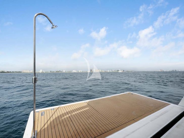 GLADIUS Cantieri di Pisa Akhir 38 - swimming platform GLADIUS Cantieri di Pisa Akhir 38 - swimming platform